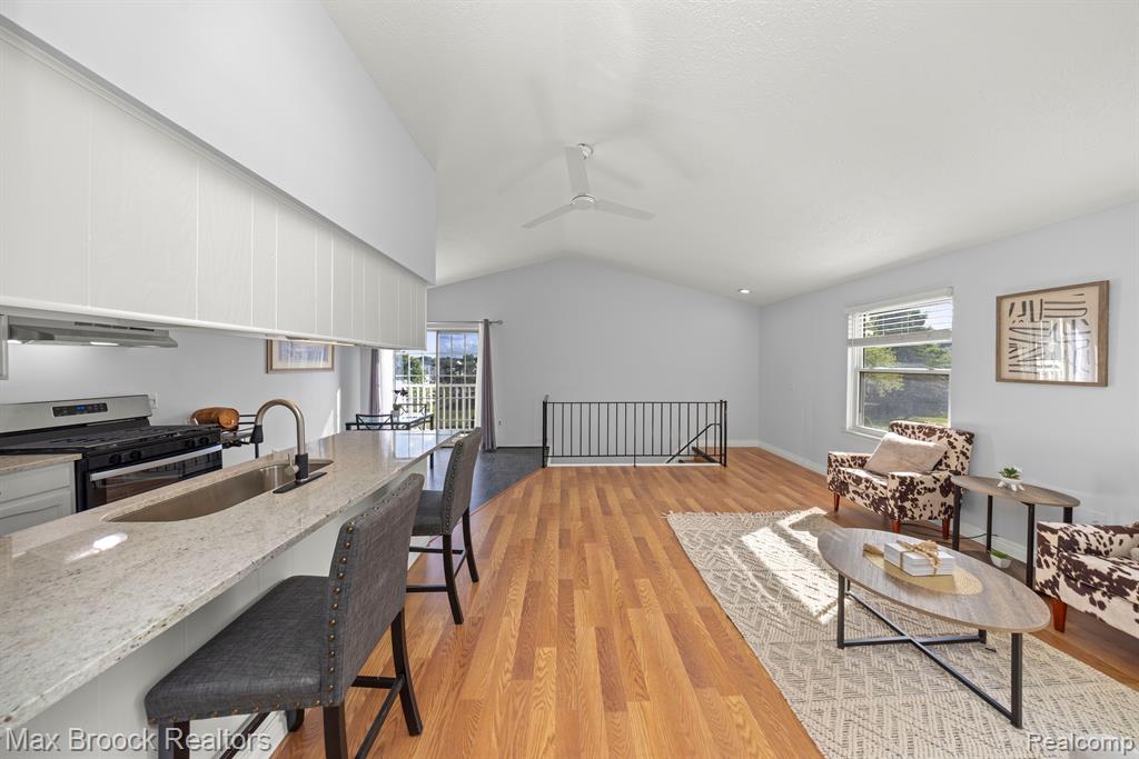 1556 MARINER Drive, Walled Lake, MI 48390 — Photo 10