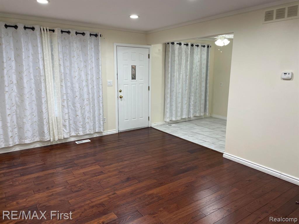 8401 18 Mile APT # 99 Road, Sterling Heights, MI 48313 — Photo 17
