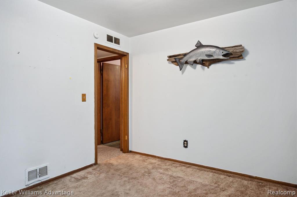 4942 HARDING Street, Dearborn Heights, MI 48125 — Photo 23
