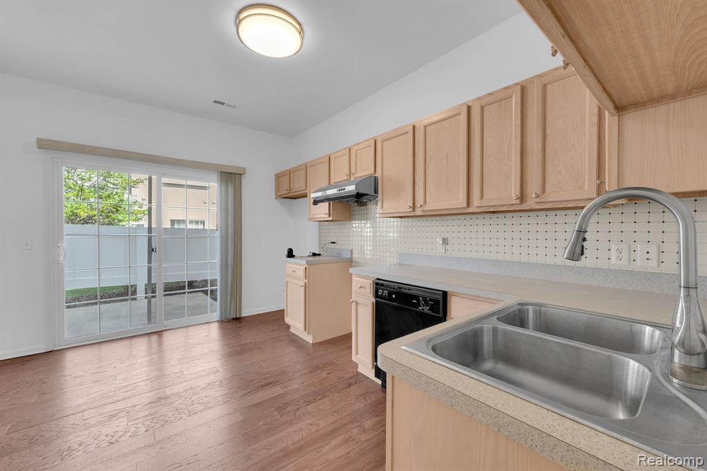 26725 ASHTON Drive, Woodhaven, MI 48183 — Photo 6