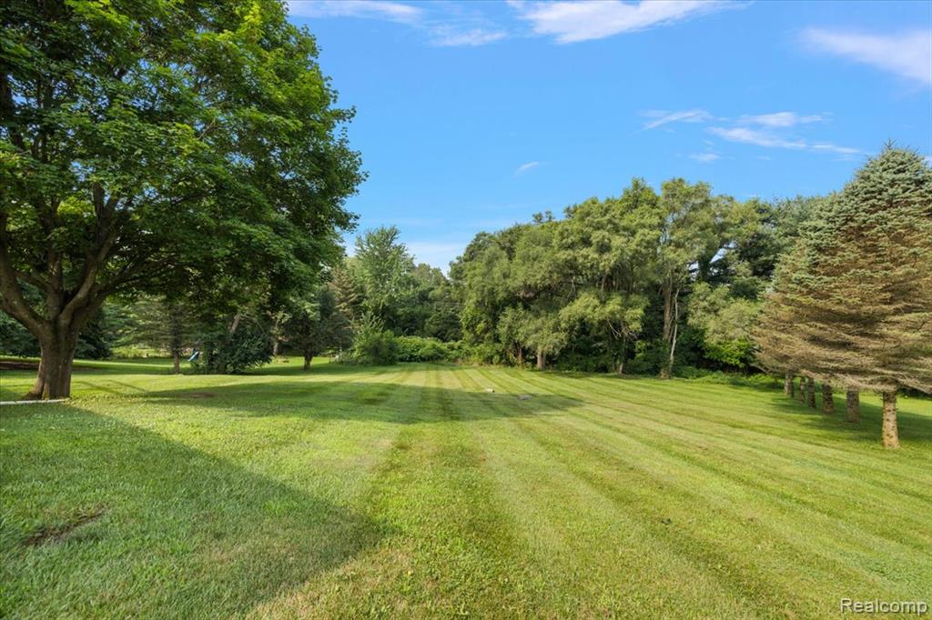 2947 SUN TERRACE Drive, Hartland, MI 48353 — Photo 50