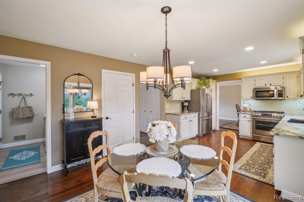 6847 HUBBARD Circle, Clarkston, MI 48348 — Photo 10