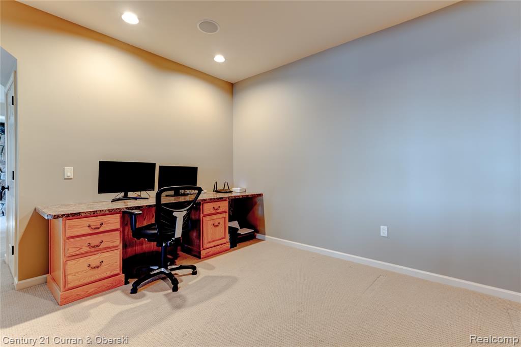 8308 Peninsular Drive, Fenton, MI 48430 — Photo 28