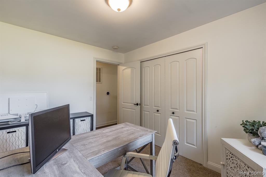 5701 Parkdale Street, Shelby Twp, MI 48317 — Photo 20