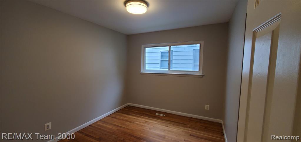 4911 Jackson Street, Dearborn Heights, MI 48125 — Photo 12