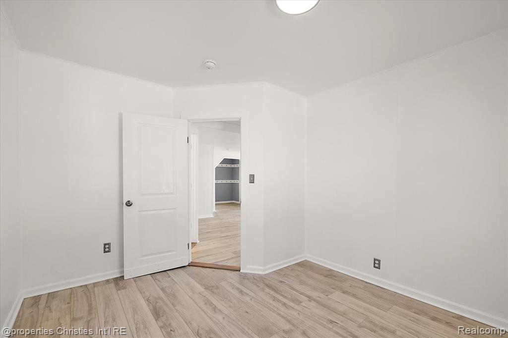 228 W Columbia Avenue, Pontiac, MI 48340 — Photo 11