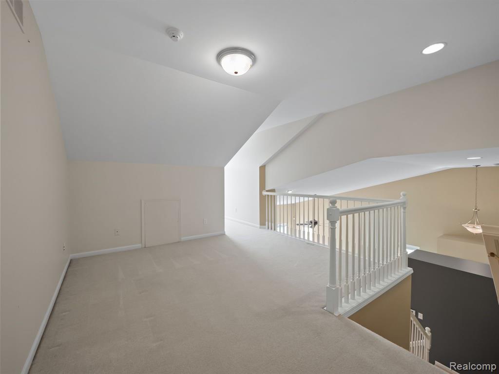 694 W BLUFF, Rochester Hills, MI 48307 — Photo 25