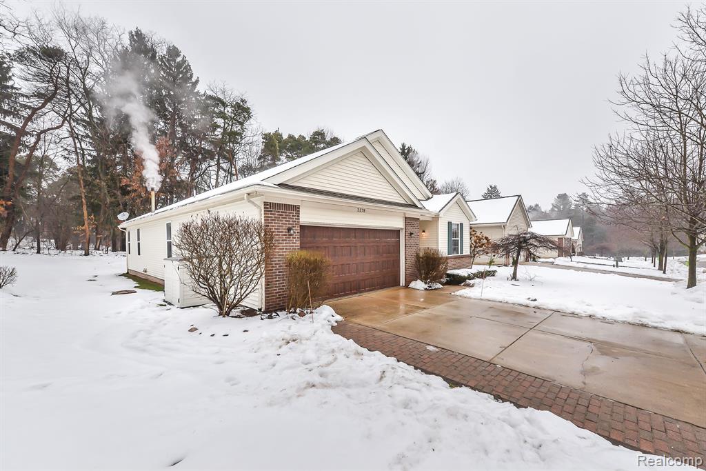 2578 SIGNATURE Circle, Pinckney, MI 48169 — Photo 43
