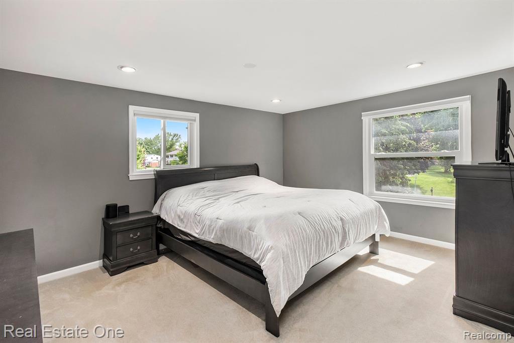 994 HAMPSTEAD Lane, Rochester Hills, MI 48309 — Photo 12