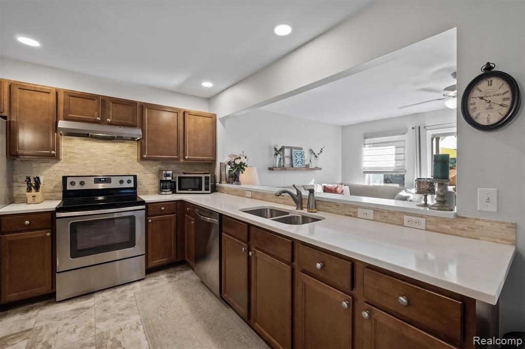 48 Millstone Drive, Waterford, MI 48328 — Photo 6