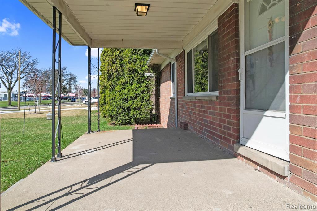 8155 VERMONT Avenue, Warren, MI 48093 — Photo 4