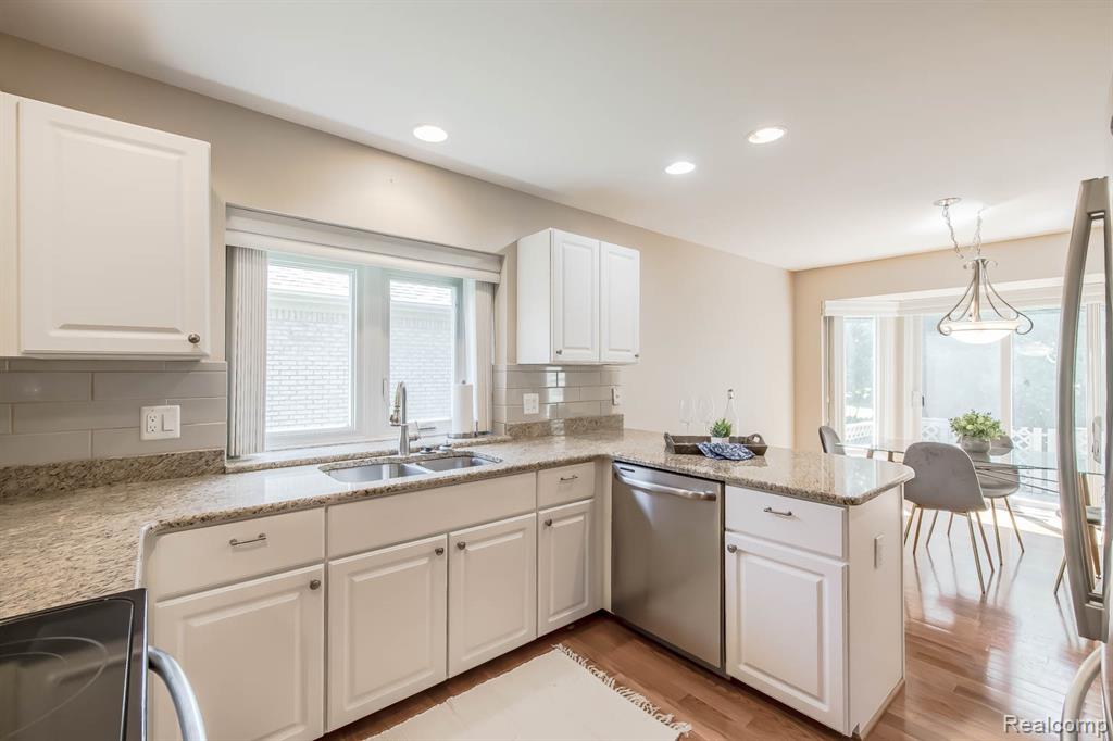 43221 Pointe Drive, 57, Clinton Twp, MI 48038 — Photo 7