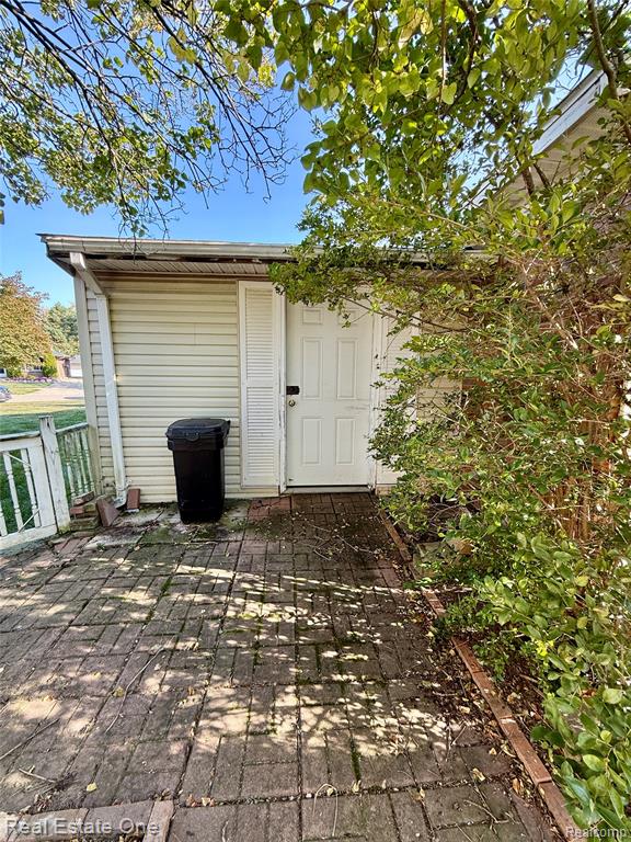 42075 GLORIA Drive, Canton, MI 48187 — Photo 59