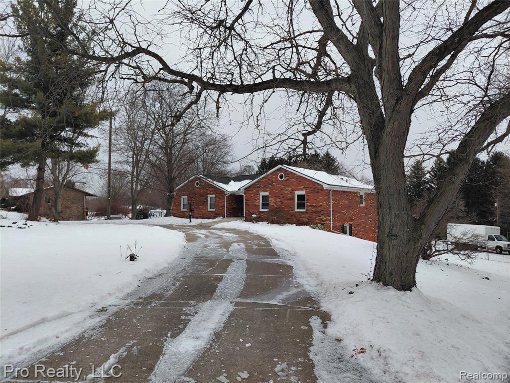 8445 Crestshire Drive, Ypsilanti, MI 48197 — Photo 3
