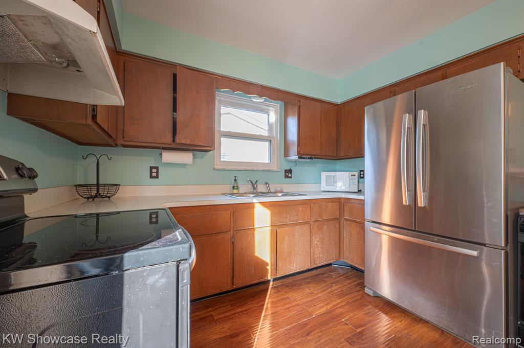 8621 OAKSIDE Avenue, Commerce Twp, MI 48382 — Photo 3