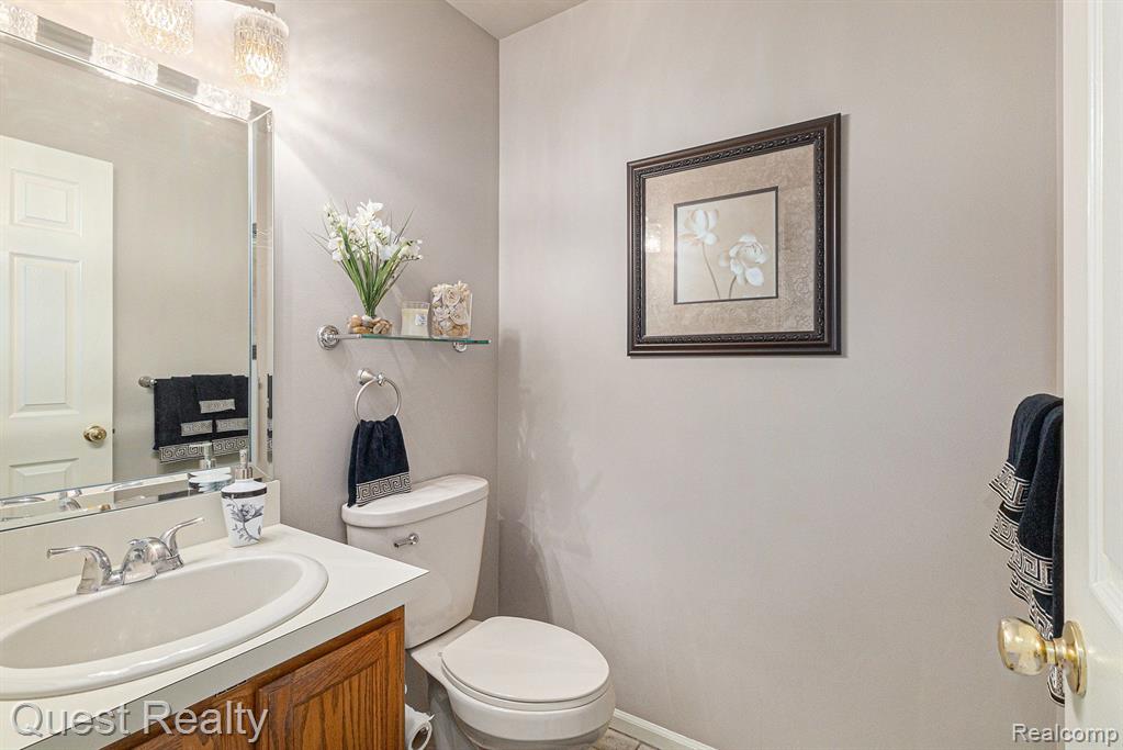 7897 MEADOW Drive, Waterford, MI 48329 — Photo 17
