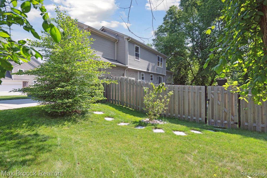 5745 Eastman Boulevard, West Bloomfield, MI 48323 — Photo 51