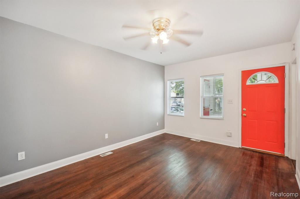 46 E HAYES Avenue, Hazel Park, MI 48030 — Photo 7