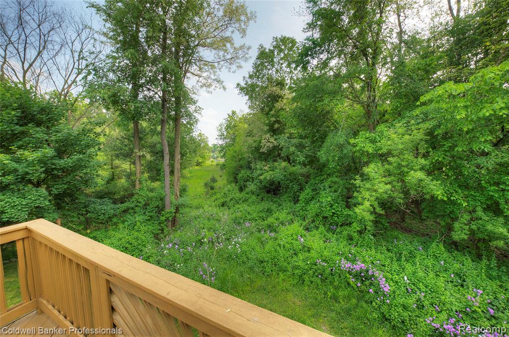 4546 Forest Edge Lane, West Bloomfield, MI 48323 — Photo 9