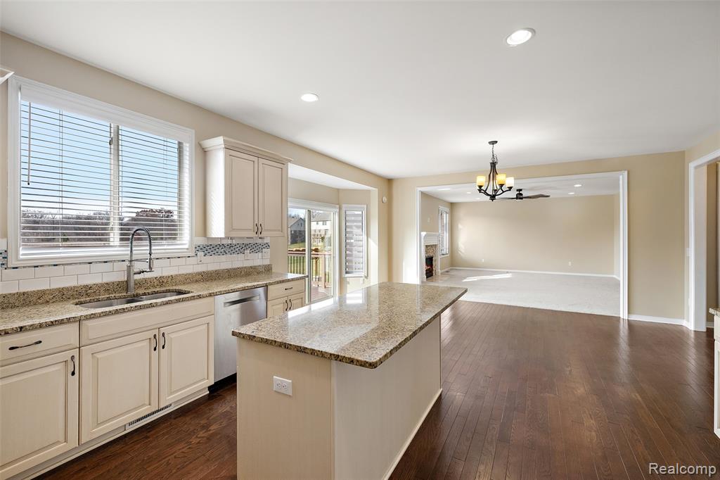 46267 Terrace Drive, Shelby Twp, MI 48317 — Photo 27