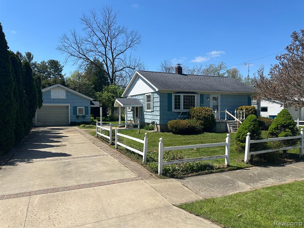 8476 BROOKSIDE, Millington, MI 48746 — front exterior