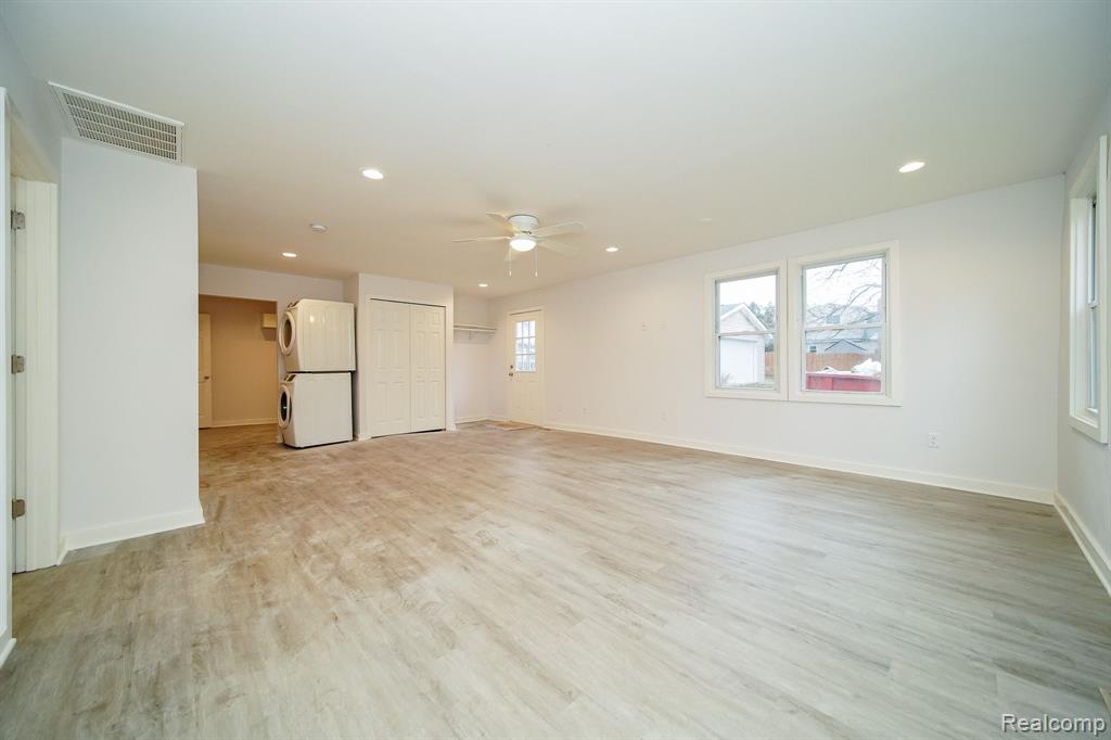 935 MCCLELLAN Street, Lake Orion, MI 48362 — Photo 14
