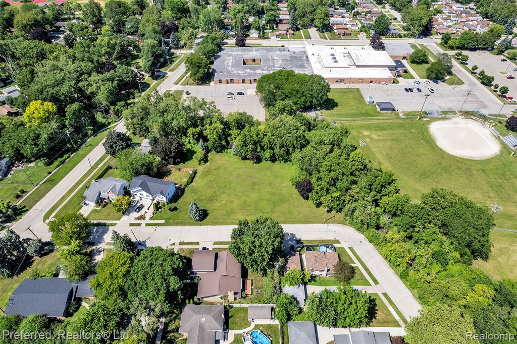000 HANOVER Street, Dearborn Heights, MI 48125 — Photo 7