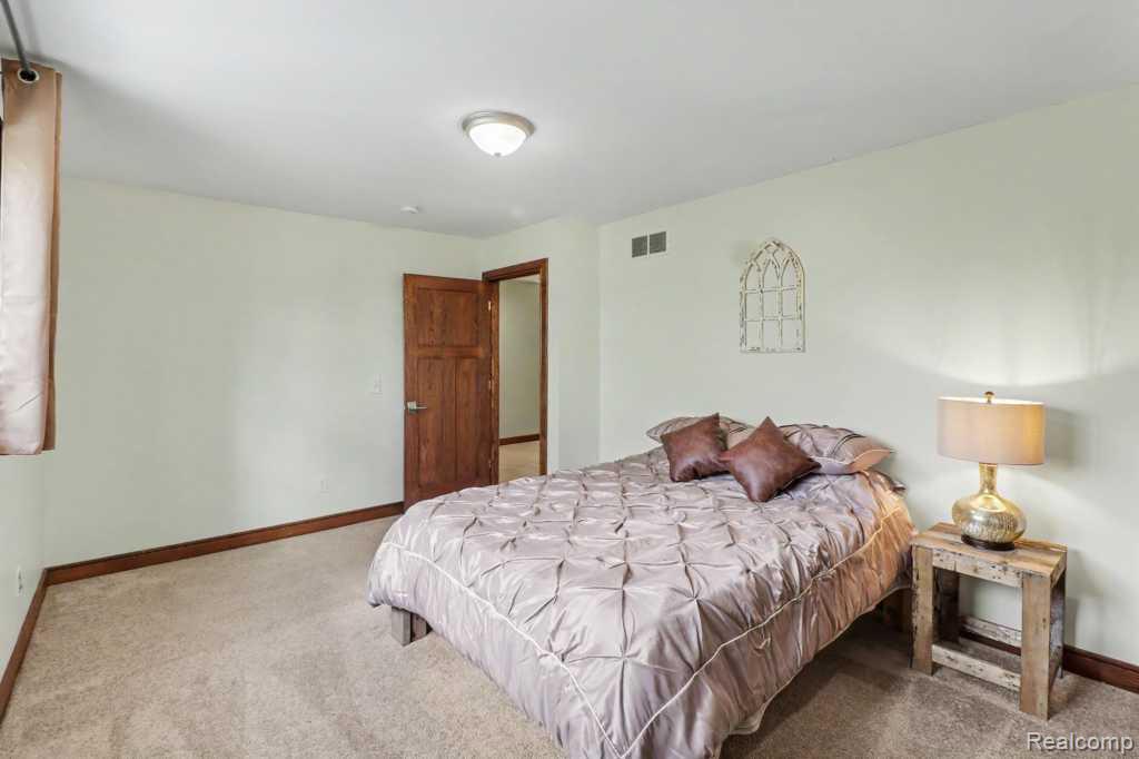 10429 9 Mile Road, Whitmore Lake, MI 48189 — Photo 23