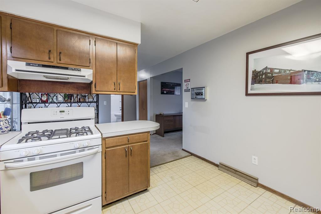 5368 LAPEER Road, Burton, MI 48509 — Photo 10