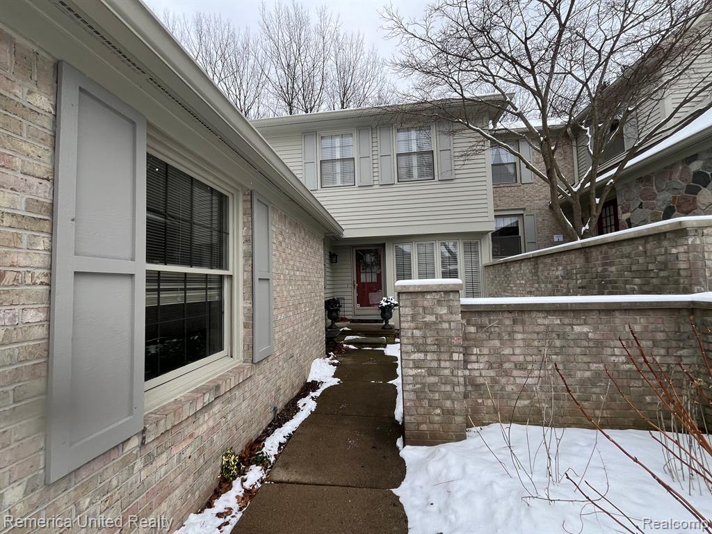 4465 GOLF VIEW Drive, Brighton, MI 48116 — Photo 2