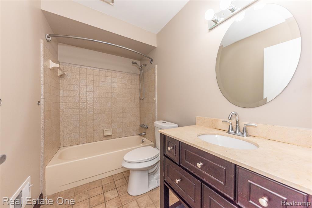 6427 RICHARD Run, 10, West Bloomfield, MI — Photo 17