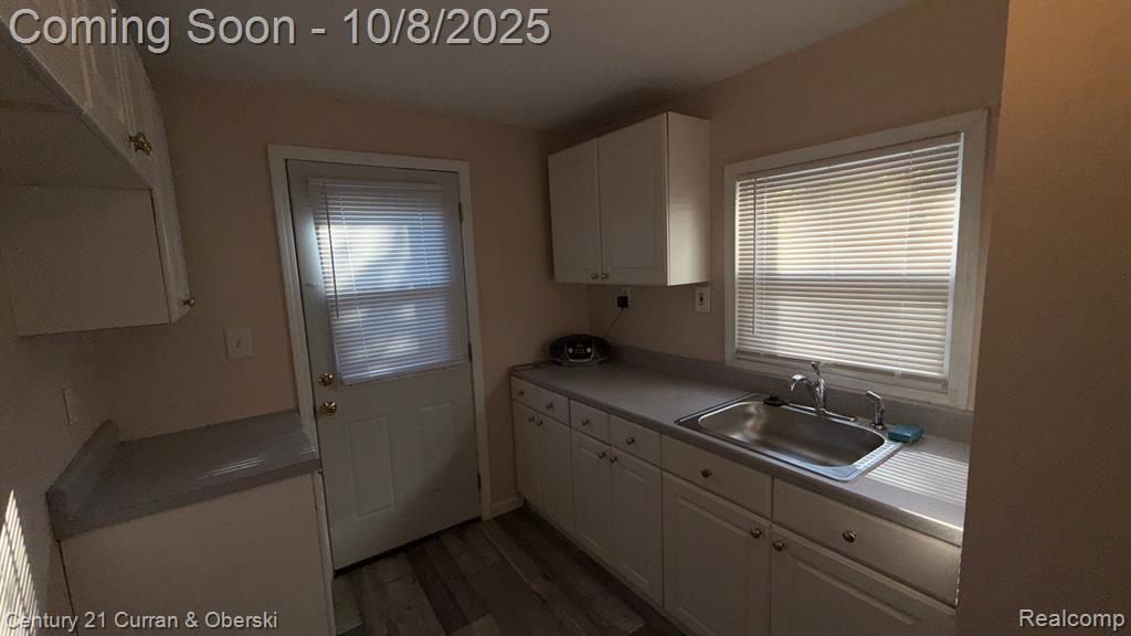 8244 Lenore Street, Dearborn Heights, MI 48127 — Photo 12