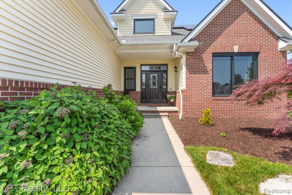 8617 Bonaventure Drive, Brighton, MI 48116 — Photo 4