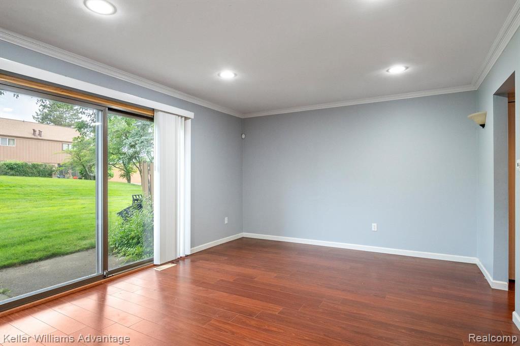 28663 LOWELL N, Southfield, MI 48076 — Photo 8