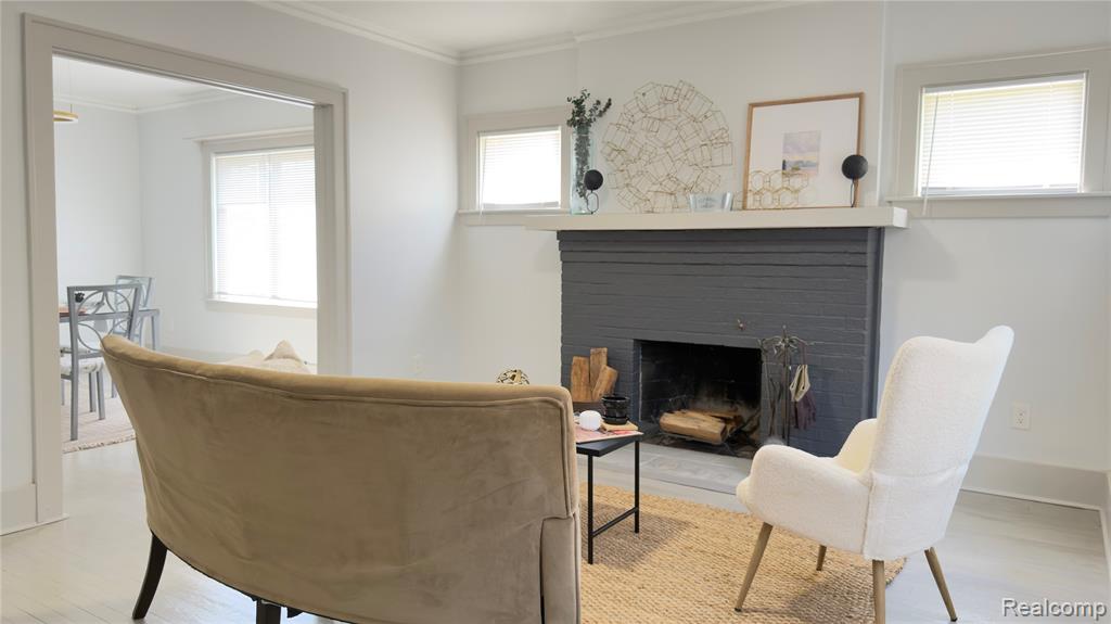 214 E Hazelhurst Street - Photo 3