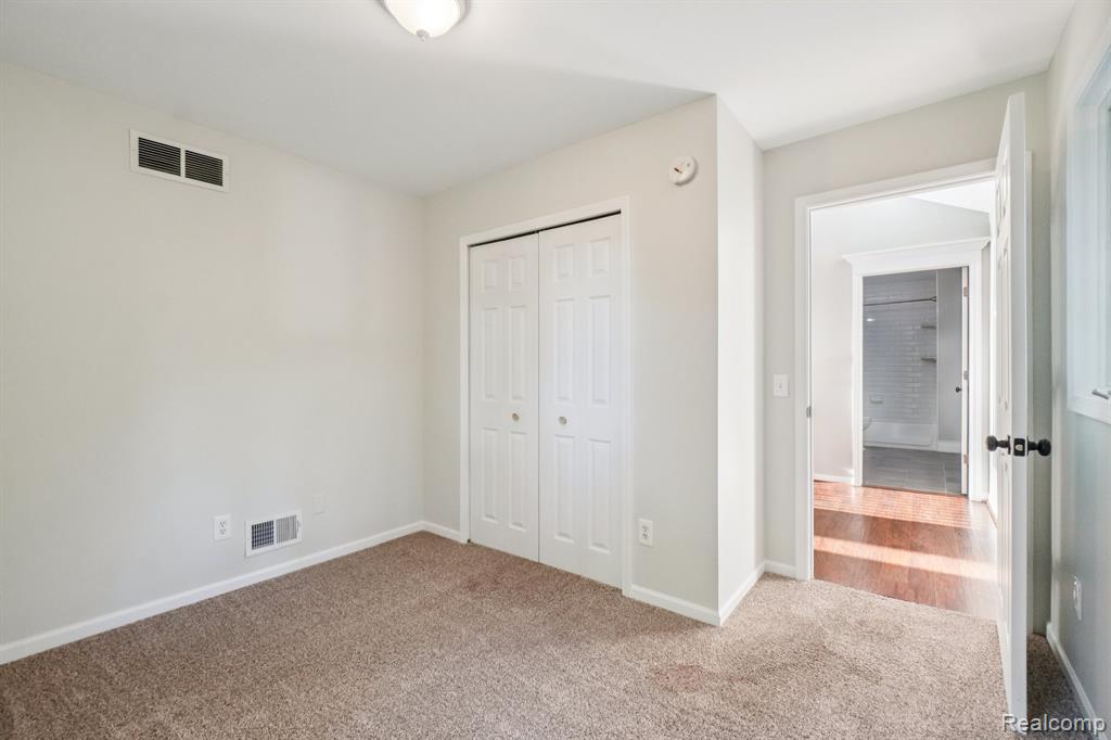 4123 Windiate Park Drive, Waterford, MI 48329 — Photo 26