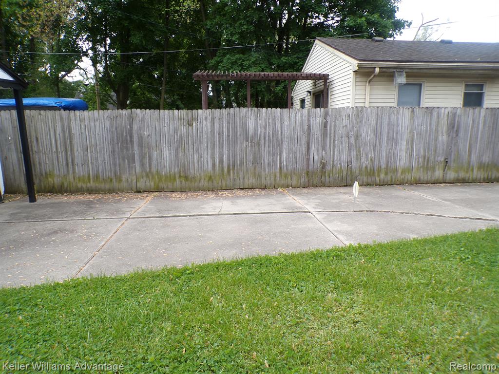 9546 WESTWOOD Street, Detroit, MI 48228 — Photo 6