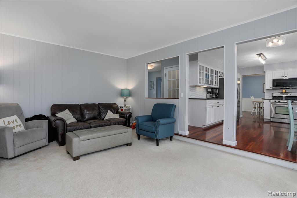 601 LAKE FOREST Road, Rochester Hills, MI 48309 — Photo 14