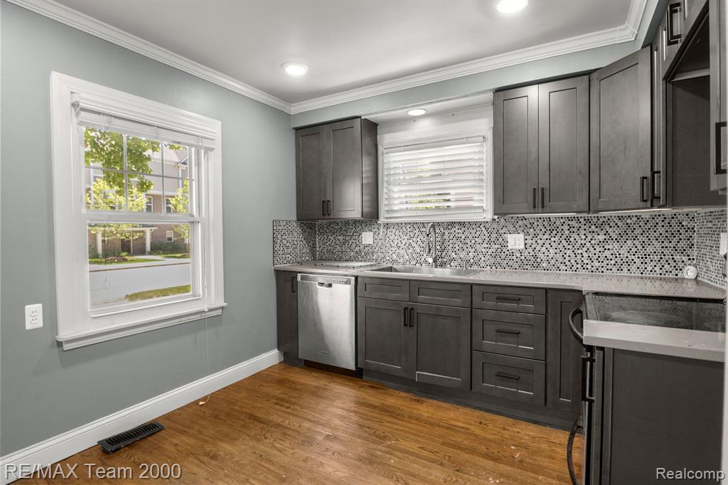 421 GARDENDALE Street, Ferndale, MI 48220 — Photo 18