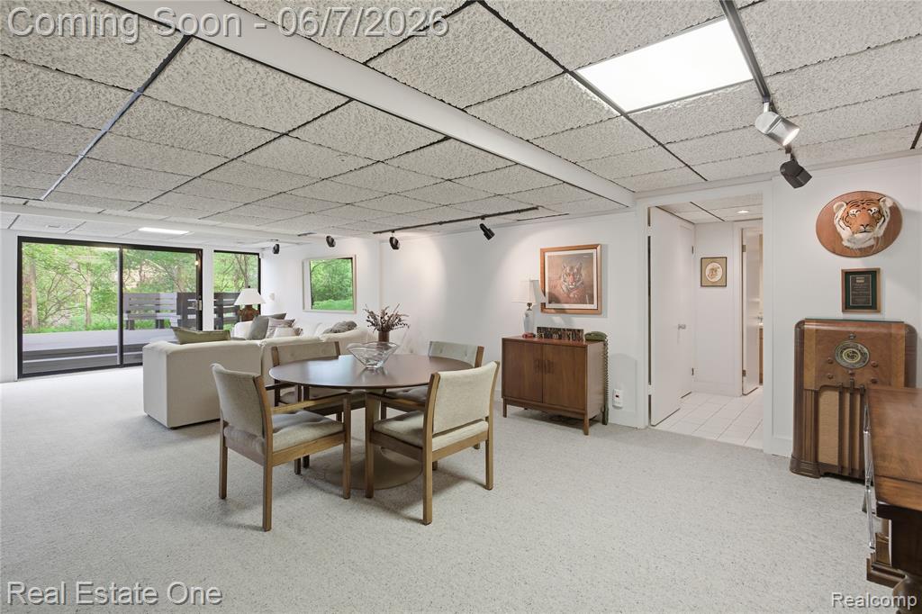 5321 Forest Way, Bloomfield Hills, MI 48302 — Photo 32
