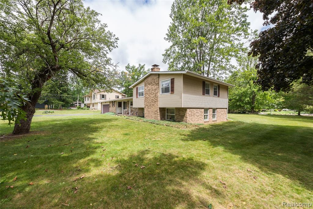1165 Camelot Drive, Pinckney, MI 48169 — Photo 3