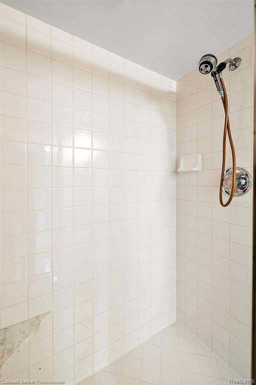 2685 ROUNDTREE Drive, Troy, MI 48083 — Photo 30