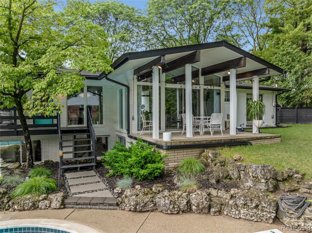 6895 Cedarbrook Drive, Bloomfield Hills, MI 48301 — Photo 4