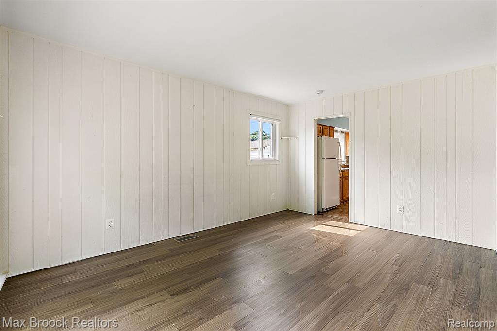 41 E Madge Avenue, Hazel Park, MI 48030 — Photo 4
