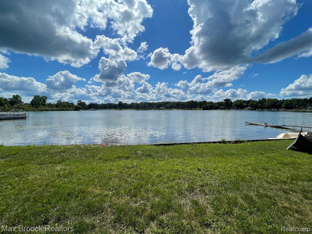5111 ELIZABETH LAKE Road, Waterford, MI 48327 — Photo 12