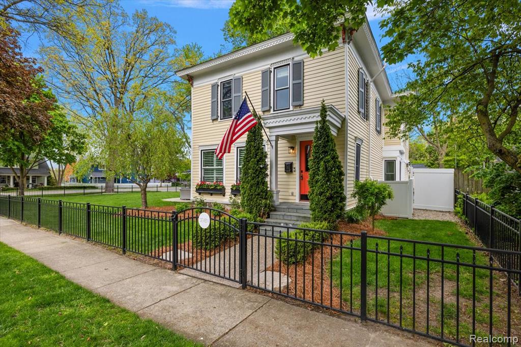 7 Buffalo Street, Clarkston, MI — Photo 2