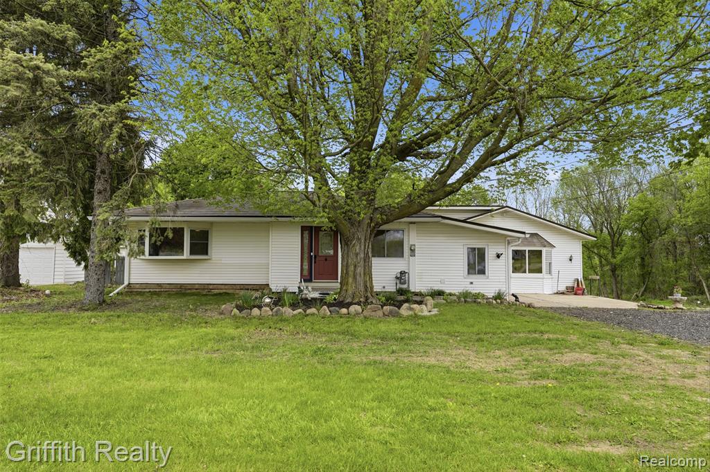 9198 Silver Lake Road, Linden, MI 48451 — Photo 2