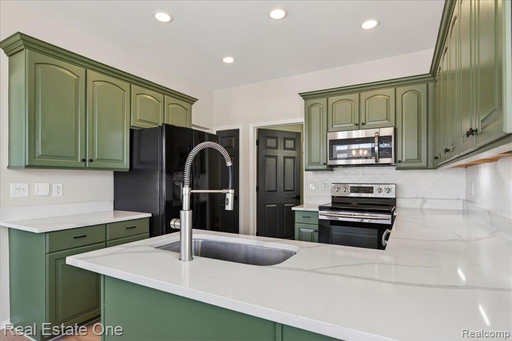 963 STONY LAKE, Oxford, MI 48371 — Photo 24