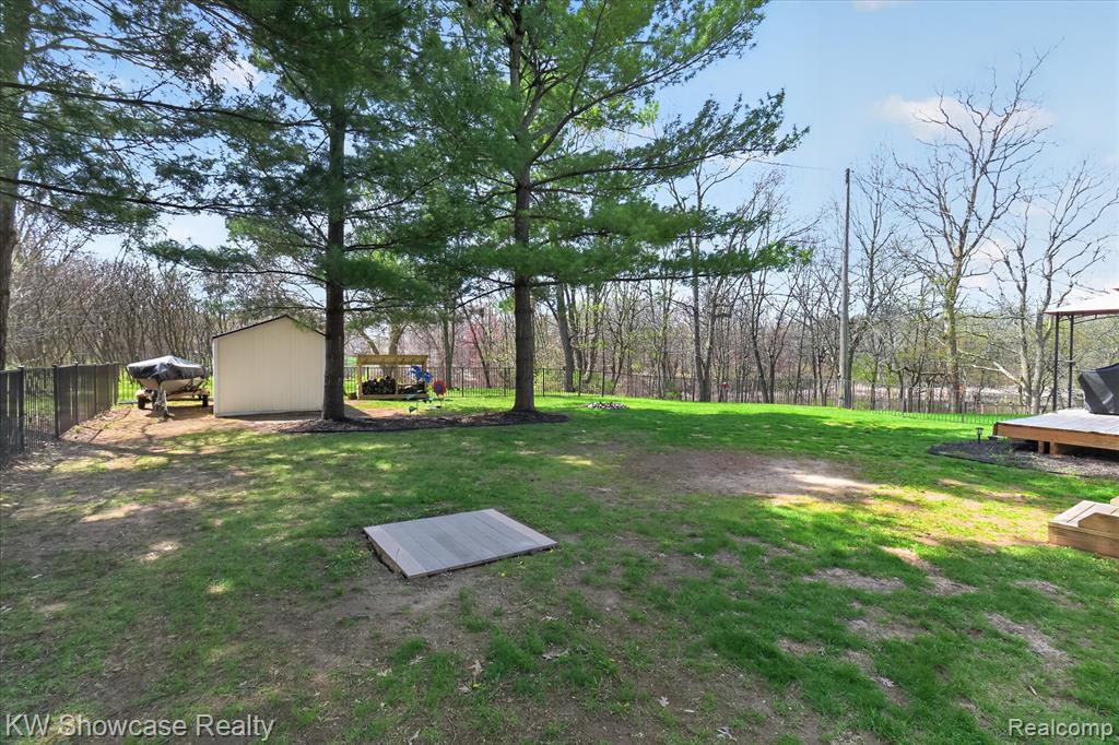 662 Tierney Avenue, Highland, MI 48356 — Photo 38