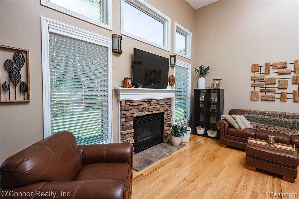 940 Covington Court, Marysville, MI 48040 — Photo 4